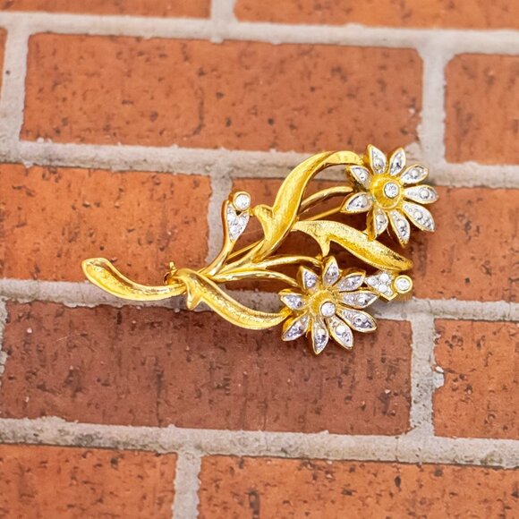 Vintage Gold Tone Double Fantasy Floral Brooch - W28 - Picture 1 of 2